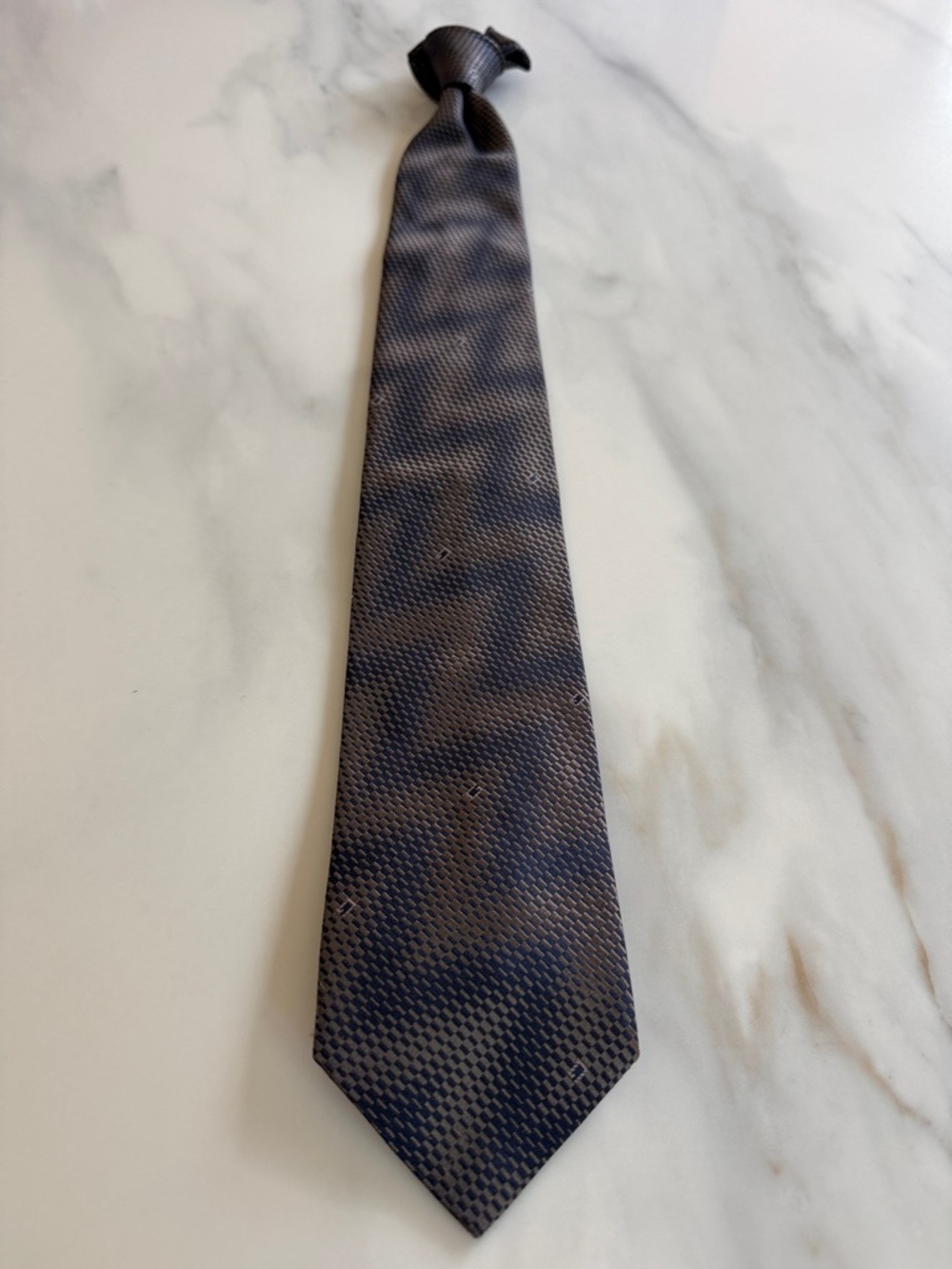 Gucci Vintage Men's Gray and Navy Patterned Silk Tie